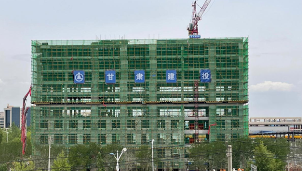 伴隨著辦公樓主體質量驗收順利通過，標志著甘肅省交科建設有限公司承建的蘭州大宏蘭州新區(qū)二期綜合辦公樓建設項目已邁向新的建設階段。自開工以來，項目管理團隊秉承“只爭朝夕搶工期精心組織出精品”的理念，緊緊圍