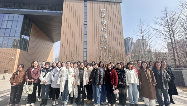 人間最美三月天，春華爛漫展新顏，在第115個(gè)“三八”國際勞動(dòng)?jì)D女節(jié)來臨之際，為認(rèn)真學(xué)習(xí)貫徹黨的二十大精神和中國婦女十三大精神，引導(dǎo)廣大女職工汲取中華文明精髓，增強(qiáng)對(duì)中華優(yōu)秀傳統(tǒng)文化的認(rèn)同感和自豪感，交