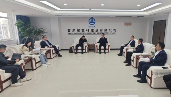 3月27日，順豐集團一行到甘肅省交科建設(shè)有限公司考察調(diào)研，雙方就各自發(fā)展優(yōu)勢、未來合作領(lǐng)域與方向、促進國企民企協(xié)同發(fā)展等方面進行了深入座談交流。