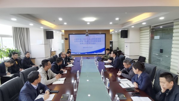 近日，西部市政建設(shè)集團(tuán)與中國市政工程西北設(shè)計研究院（道橋院）召開技術(shù)交流會。會上，雙方分別介紹了企業(yè)概況與合作成果。市政西北院技術(shù)團(tuán)隊就EPC項目設(shè)計施工協(xié)同、海綿城市技術(shù)應(yīng)用及車路云一體化發(fā)展前景作